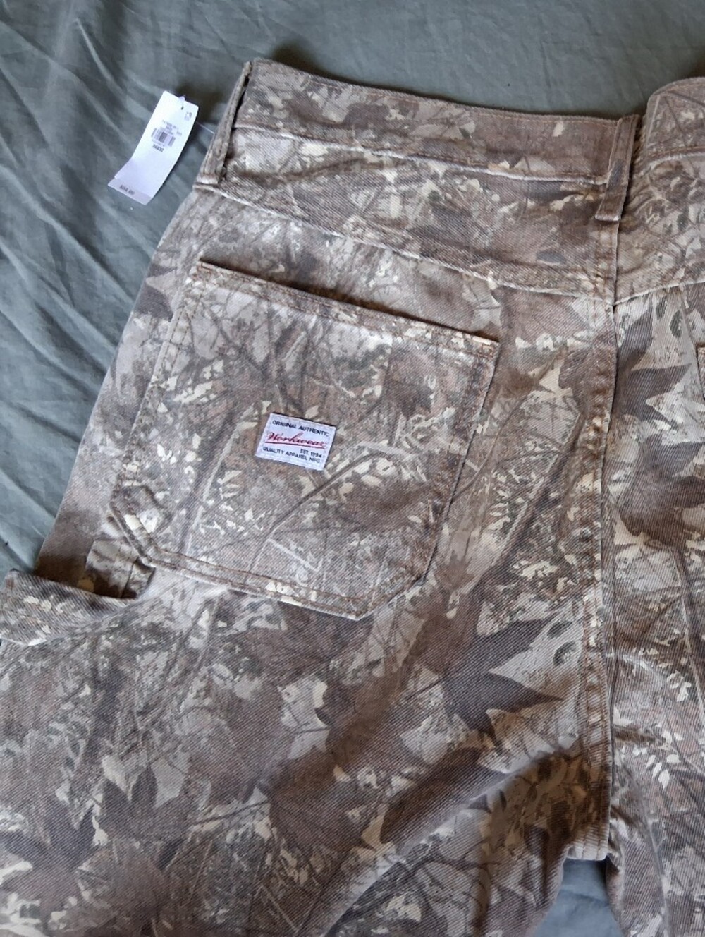 Old Navy Tan and Beige Camouflage '90s Baggy Carpenter Pants NWT - Picture 8 of 9